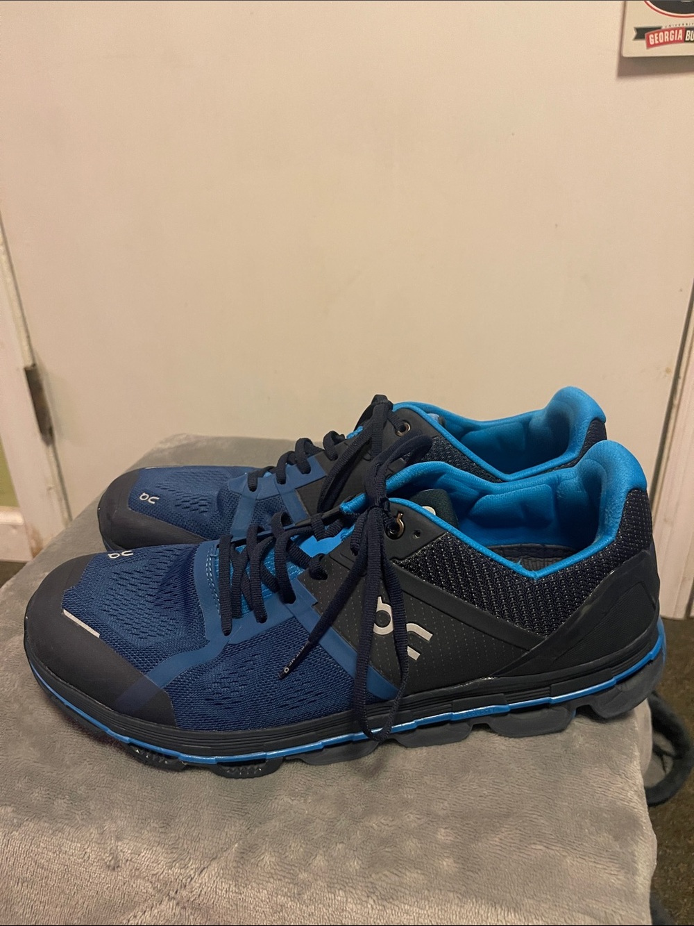 On Running Men's Athletic Shoes in Navy and Teal - Picture 3 of 7